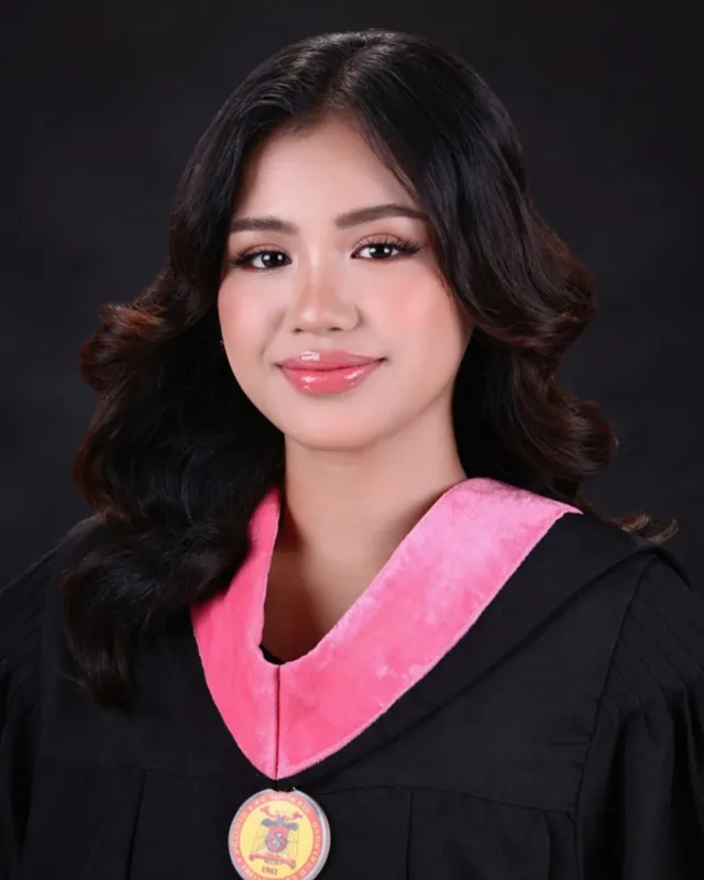 Gwyn Alabot, graduation portrait